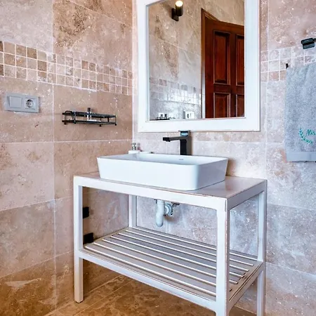 Alis Stunning Sea View With Infinity Pool Вилла